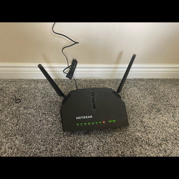 Netgear AC1200 WiFi Cable Modem Router Model C6220 - Picture 5 of 6